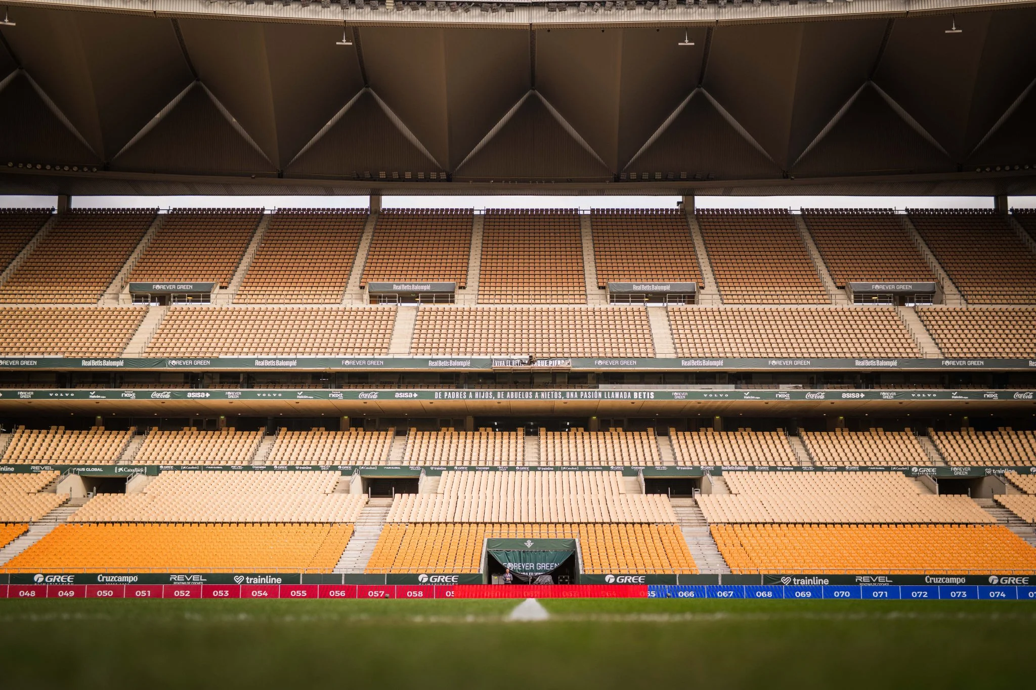 中国女足世界杯遗憾出局，王霜赛后采访令人深思